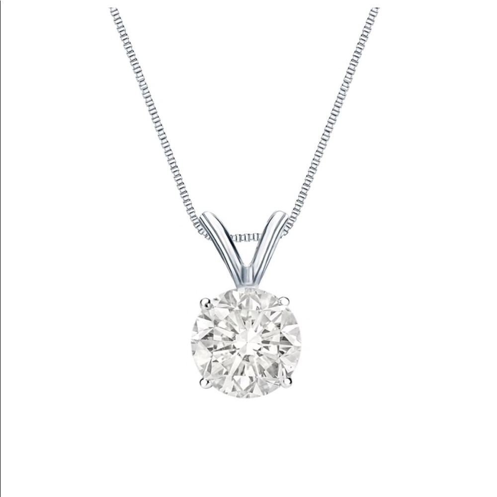 A CZ diamond necklace 💎💎